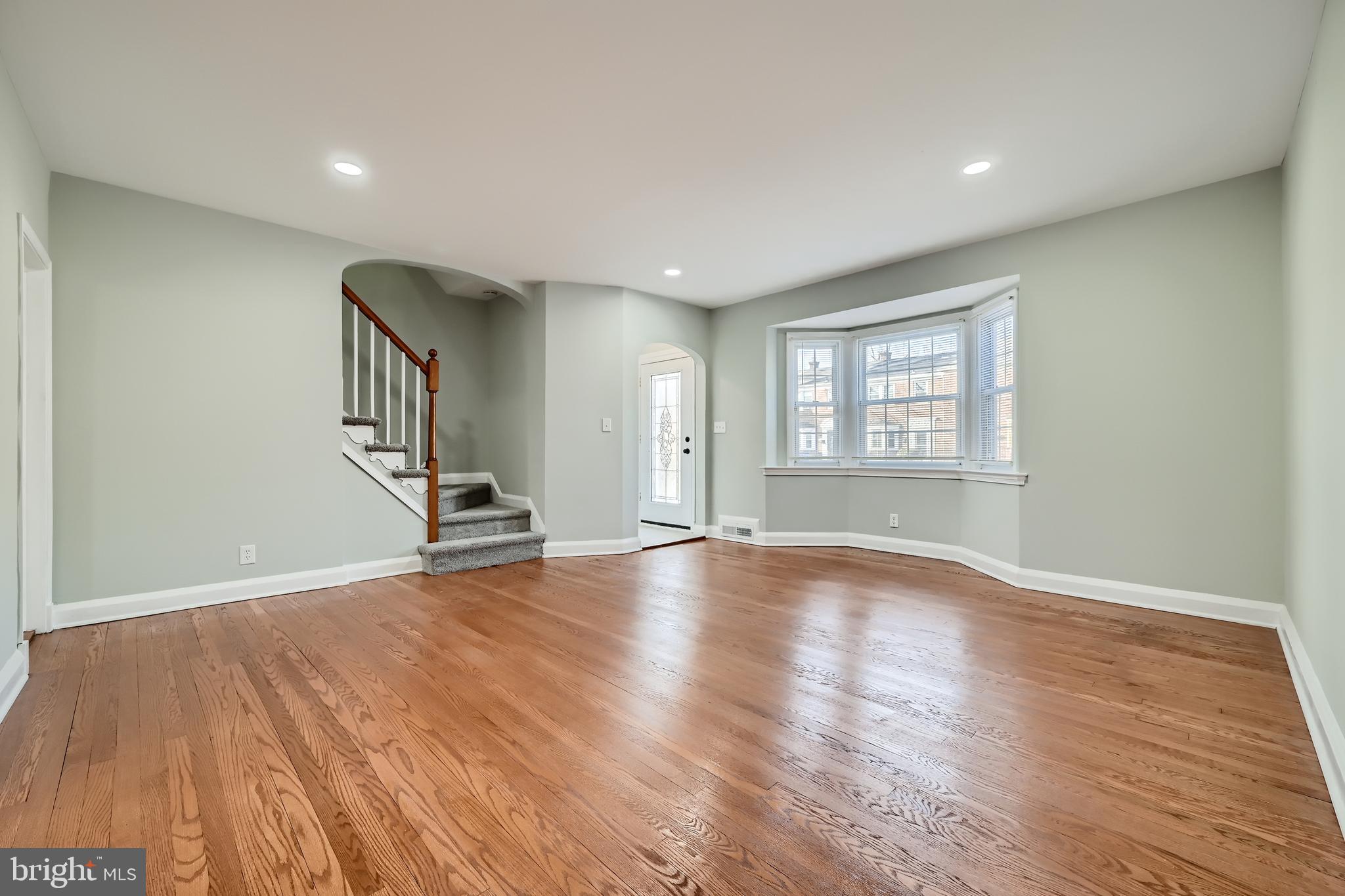 1513 Shadyside Road Baltimore, MD 21218 - Photo 6 of 37 Large Cozy Living Room