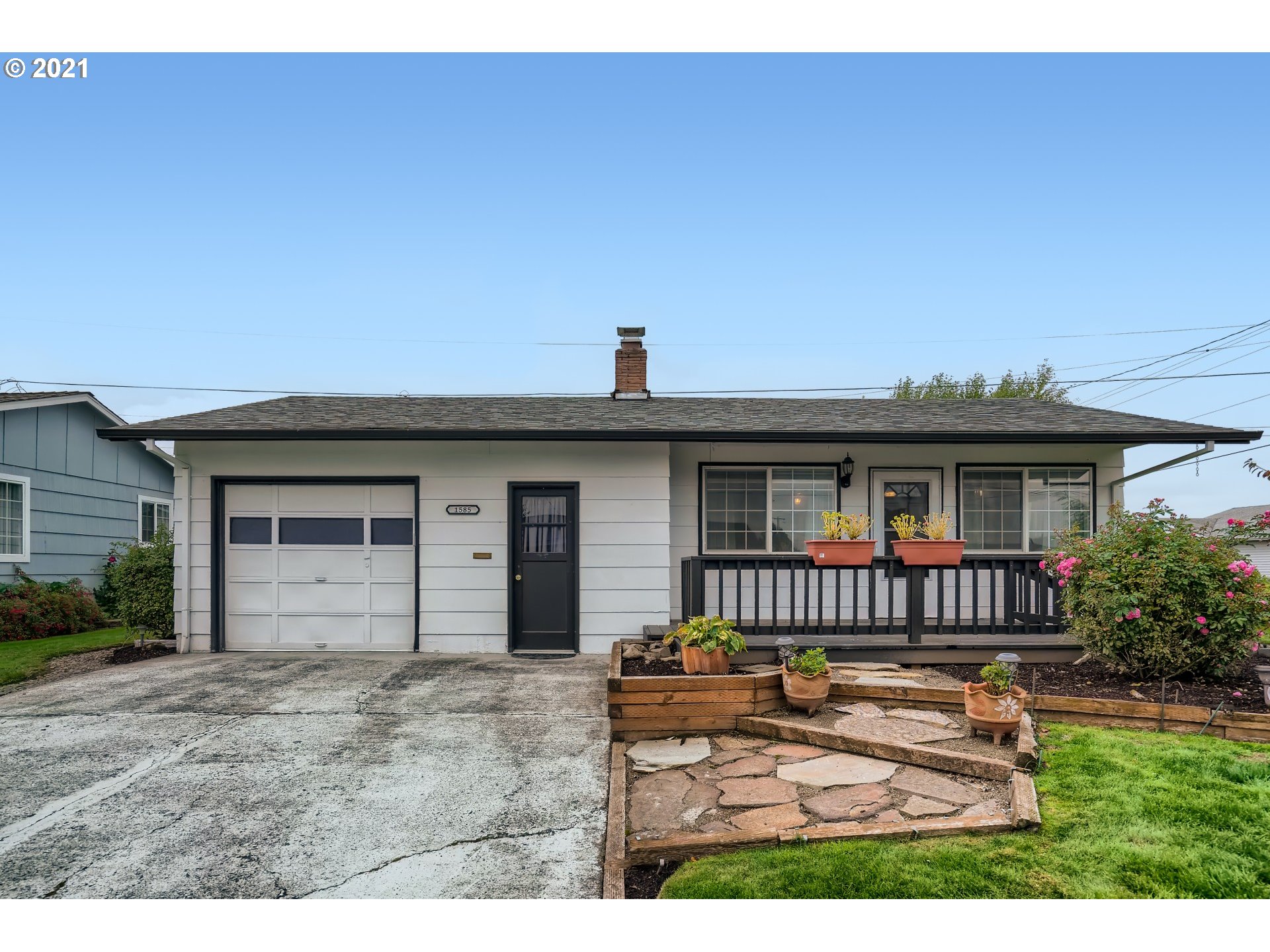 1585 Umpqua Road Woodburn, OR 97071 - Photo 1 of 28 Gallery Image 1