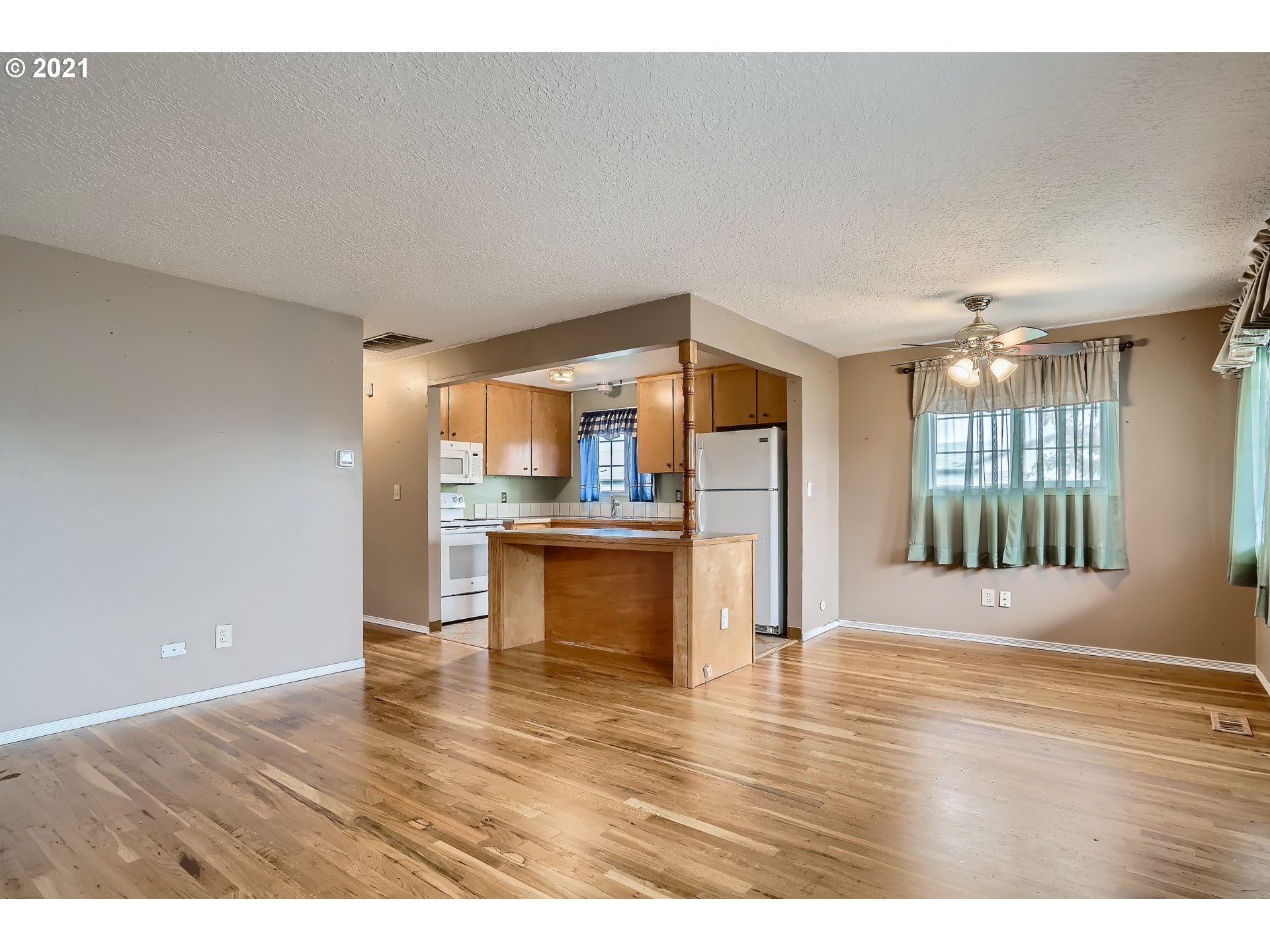 1585 Umpqua Road Woodburn, OR 97071 - Photo 5 of 28 Gallery Image 5