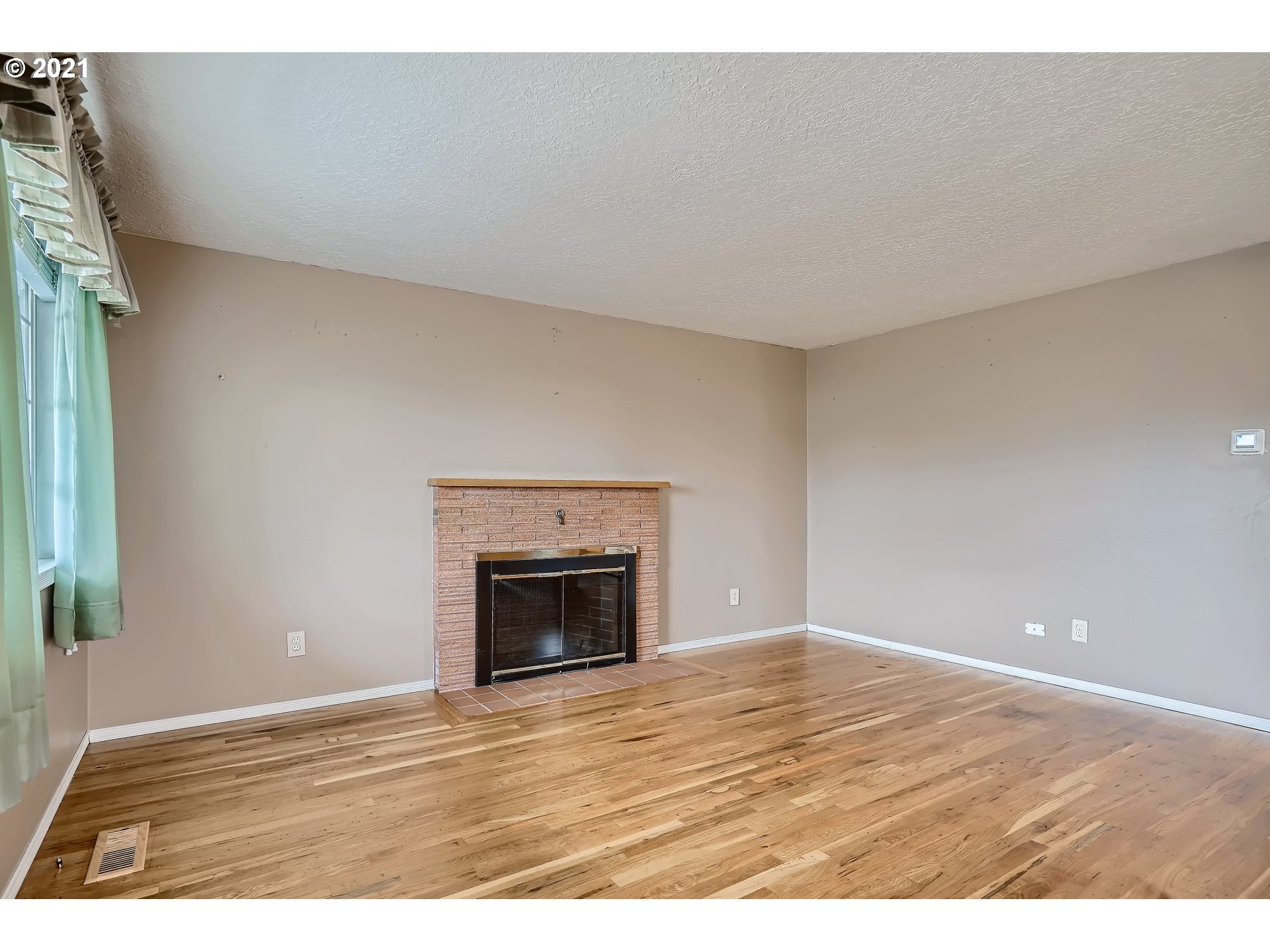 1585 Umpqua Road Woodburn, OR 97071 - Photo 6 of 28 Gallery Image 6