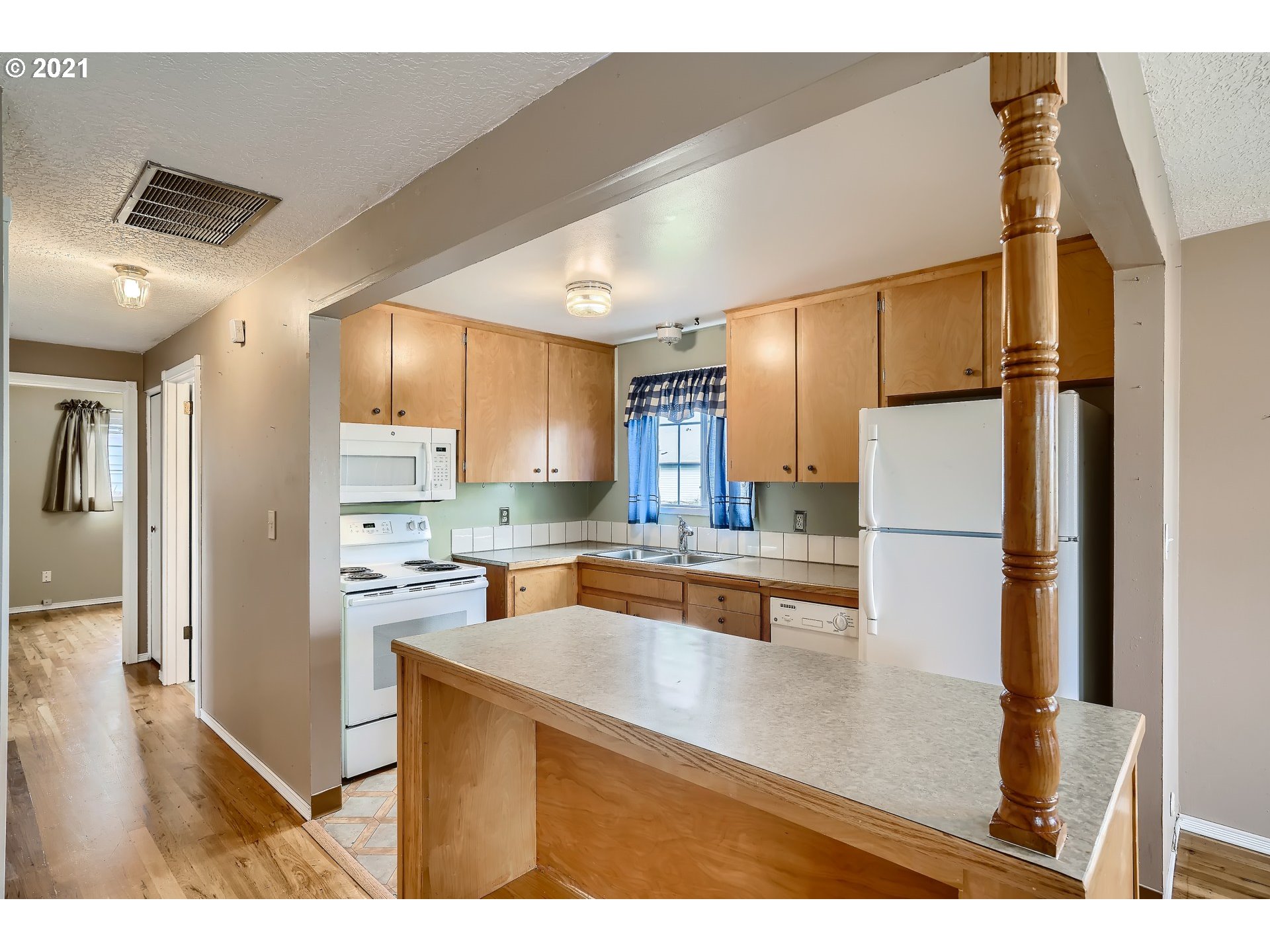 1585 Umpqua Road Woodburn, OR 97071 - Photo 8 of 28 Gallery Image 8