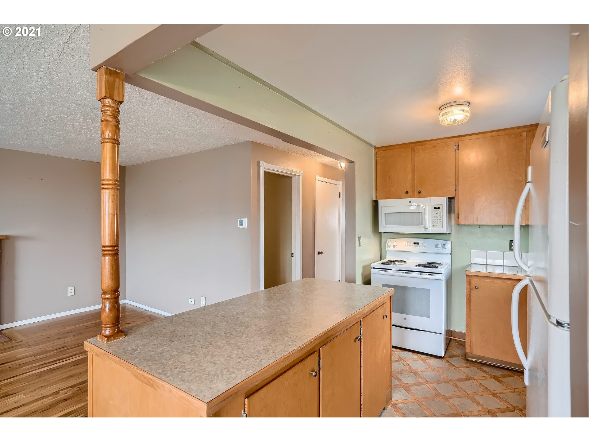 1585 Umpqua Road Woodburn, OR 97071 - Photo 9 of 28 Gallery Image 9