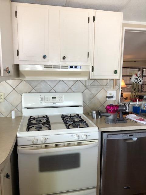 55 Boca Chica Road, Unit 32 Key West, FL 33040 - Photo 13 of 27 a kitchen with stove and cabinets