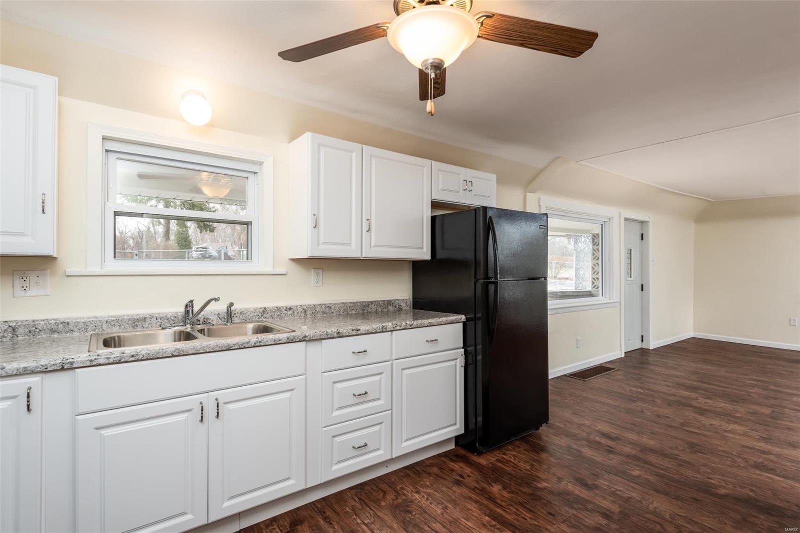 9753 North Holy Cross Road Fairview Heights, IL 62208 - Photo 8 of 25 Gallery Image 8