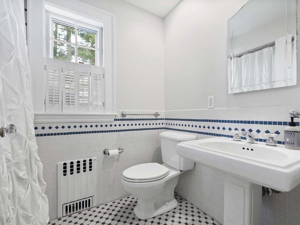 26 Llewellyn Road Newton, MA 02465 - Photo 24 of 40