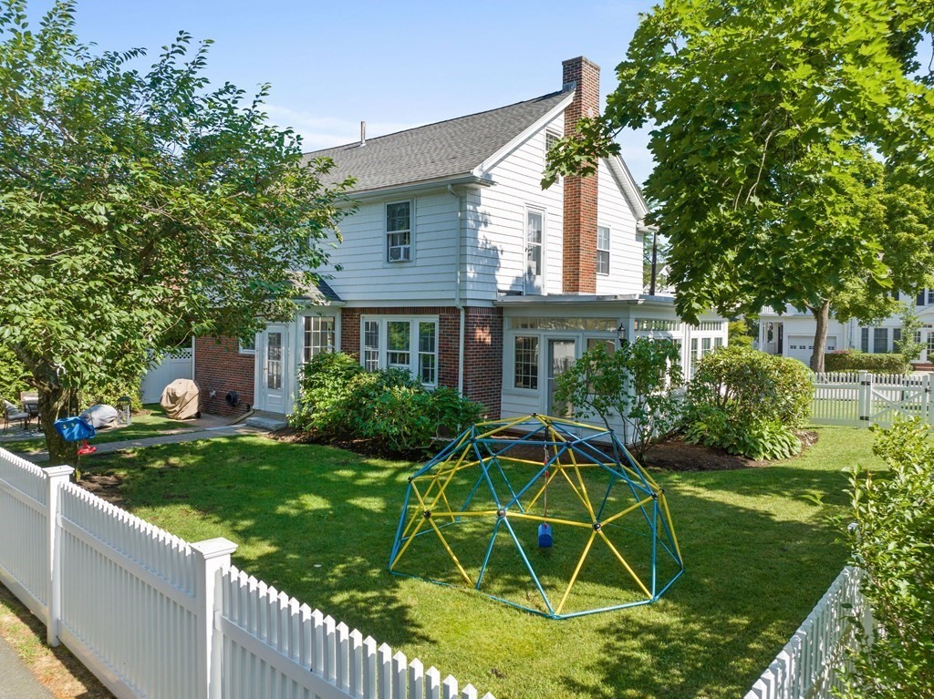 26 Llewellyn Road Newton, MA 02465 - Photo 4 of 40