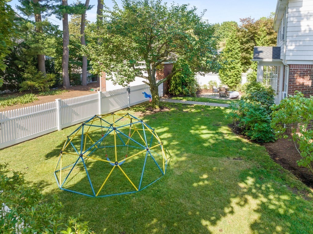 26 Llewellyn Road Newton, MA 02465 - Photo 5 of 40