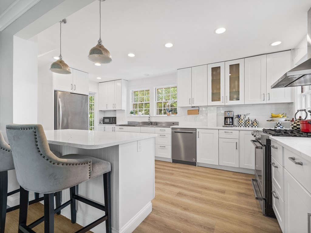 26 Llewellyn Road Newton, MA 02465 - Photo 6 of 40