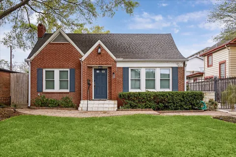 $860,000 | 1706 West Main Street, Houston, TX 77098