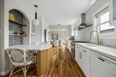 $860,000 | 1706 West Main Street, Houston, TX 77098