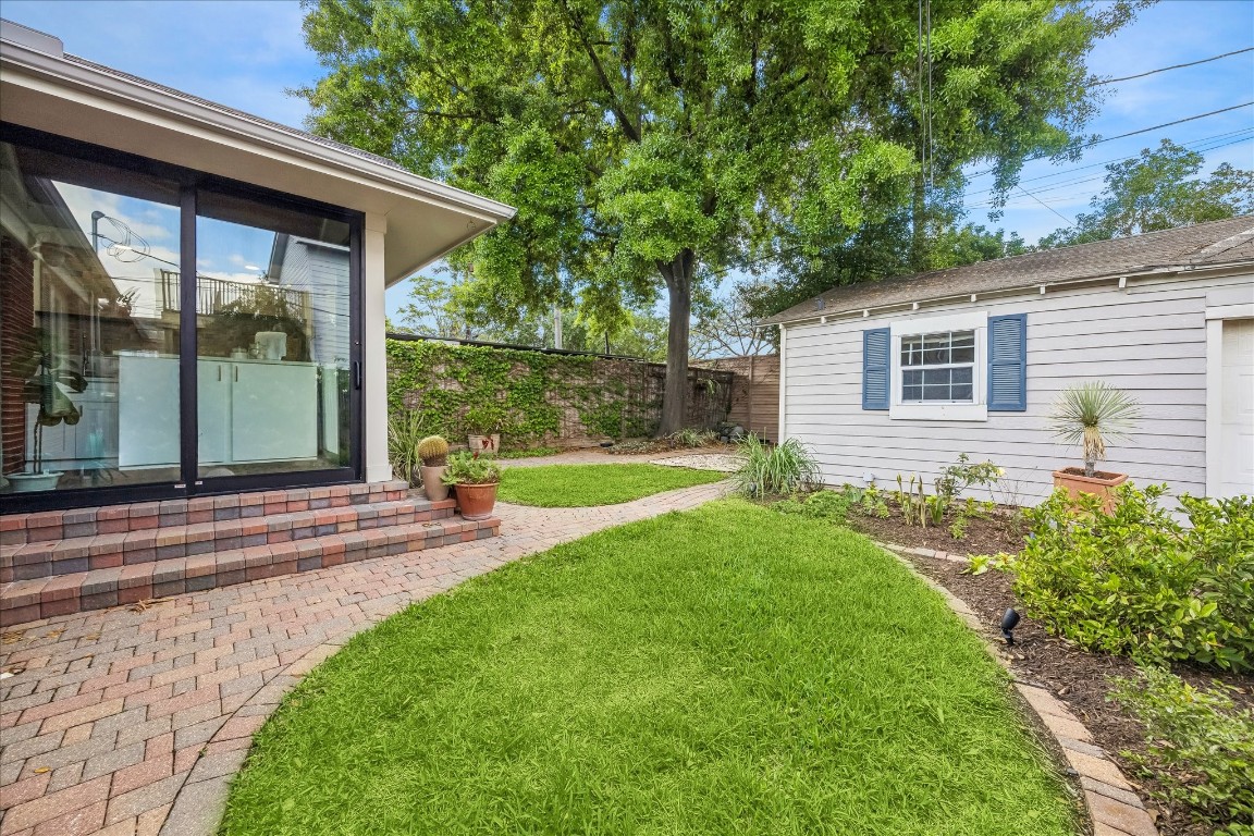 1706 West Main Street Houston, TX 77098 - Photo 22 of 25