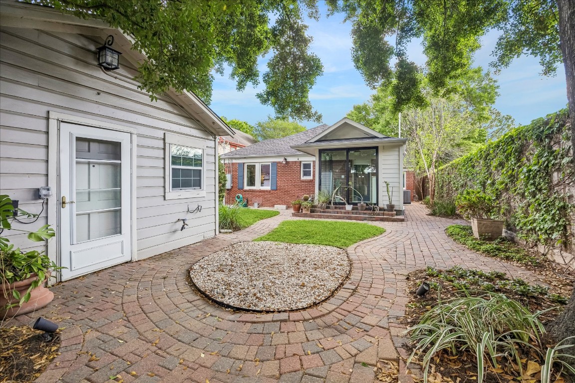 1706 West Main Street Houston, TX 77098 - Photo 23 of 25