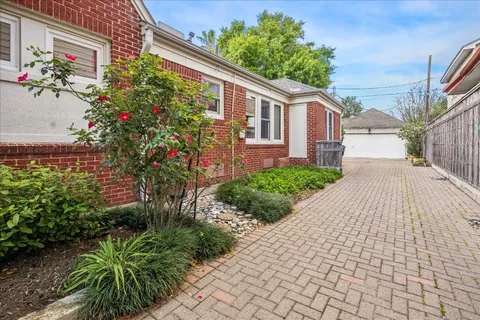 $860,000 | 1706 West Main Street, Houston, TX 77098