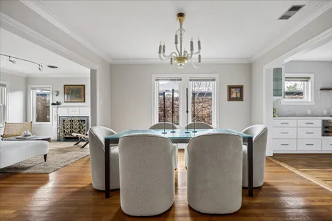 $860,000 | 1706 West Main Street, Houston, TX 77098