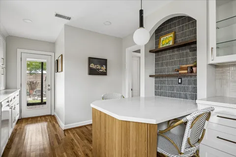 $860,000 | 1706 West Main Street, Houston, TX 77098
