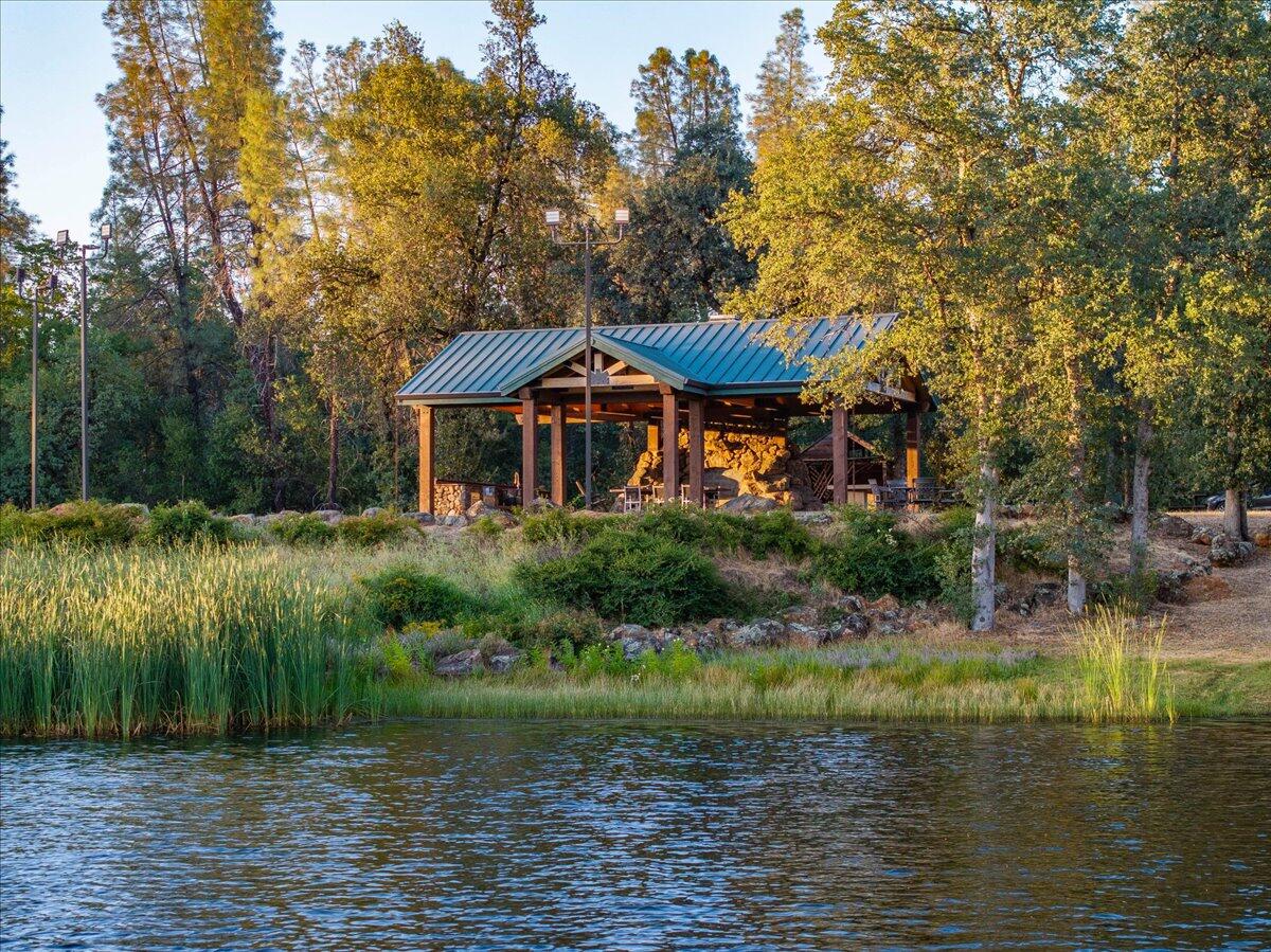 8499 Simmons Road Redding, CA 96001 - Photo 6 of 33 32-8499 Simmons Rd - 070926ET-21
