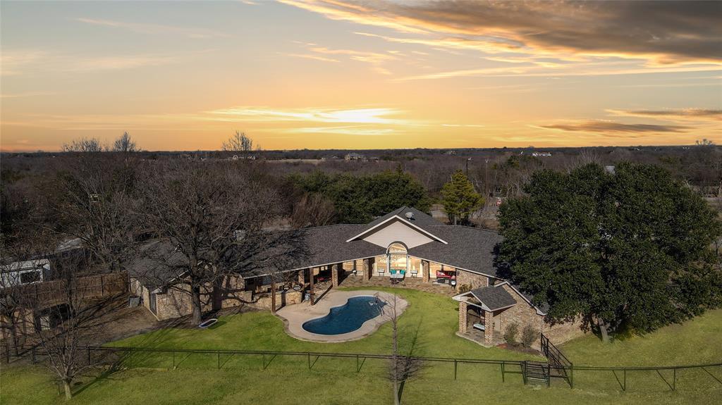 a view of a house with outdoor space