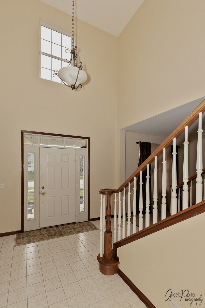 2350 Fishhook Way Wauconda, IL 60084 - Photo 2 of 28