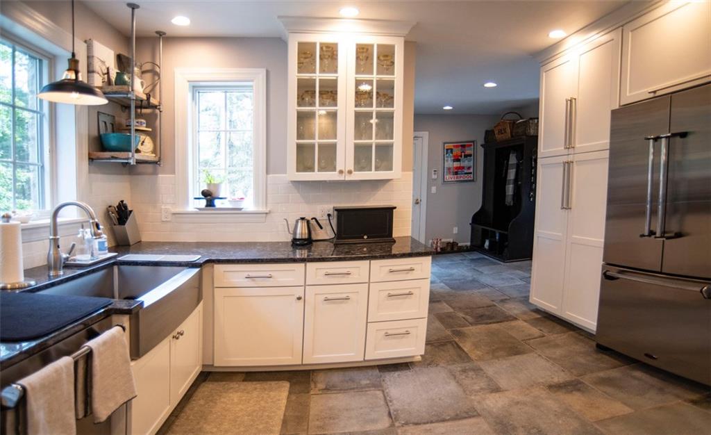 27 Churchill Road Pittsburgh, PA 15235 - Photo 3 of 25 Gallery Image 3