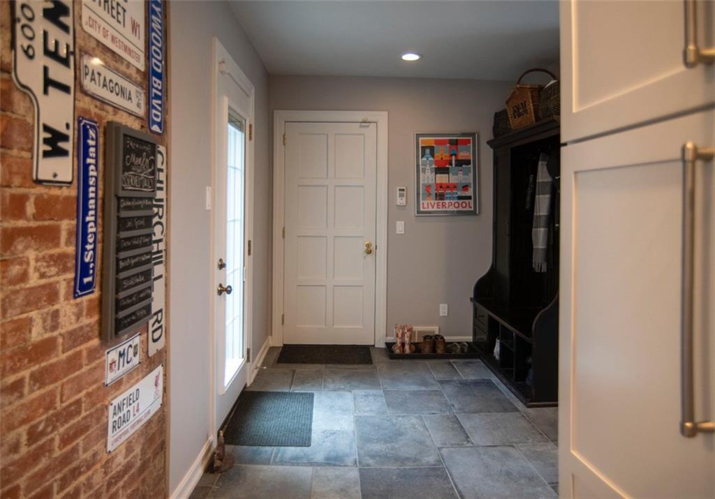 27 Churchill Road Pittsburgh, PA 15235 - Photo 6 of 25 Gallery Image 6