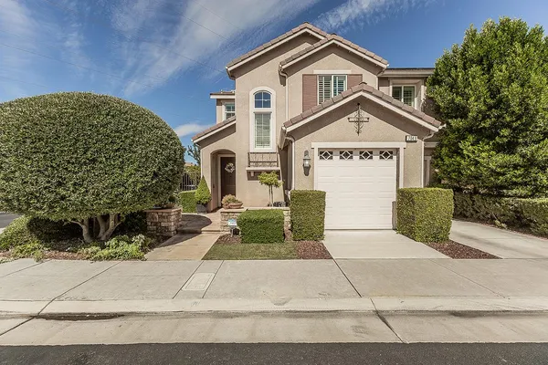 $449,950 | 7049 North Cedar Hill Drive, Fresno, CA 93722