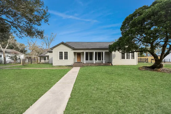 $2,200 | 1507 Brooks Avenue, Rosenberg, TX 77471