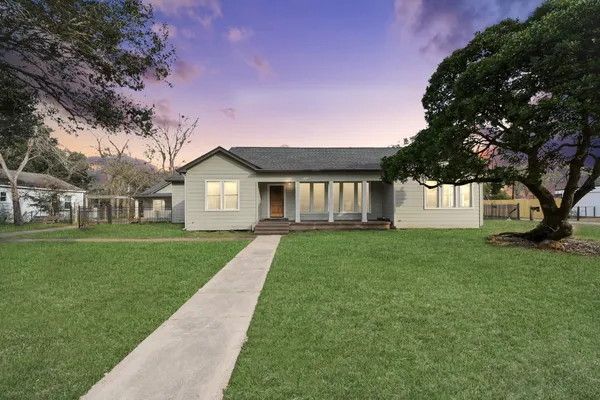 $2,200 | 1507 Brooks Avenue, Rosenberg, TX 77471