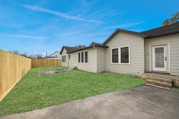 $2,200 | 1507 Brooks Avenue, Rosenberg, TX 77471