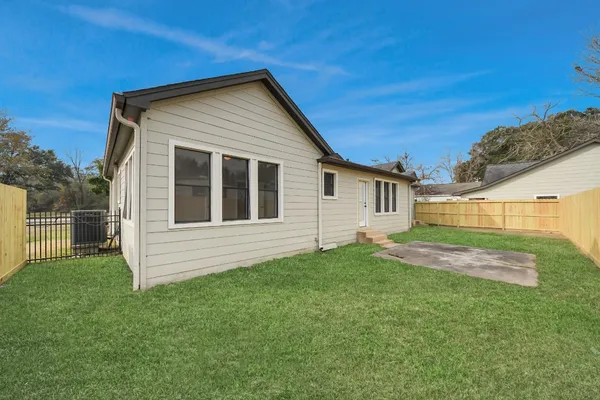 $2,200 | 1507 Brooks Avenue, Rosenberg, TX 77471