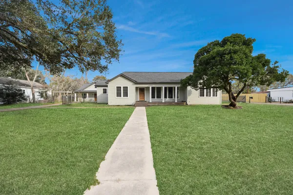 $2,400 | 1507 Brooks Avenue, Rosenberg, TX 77471