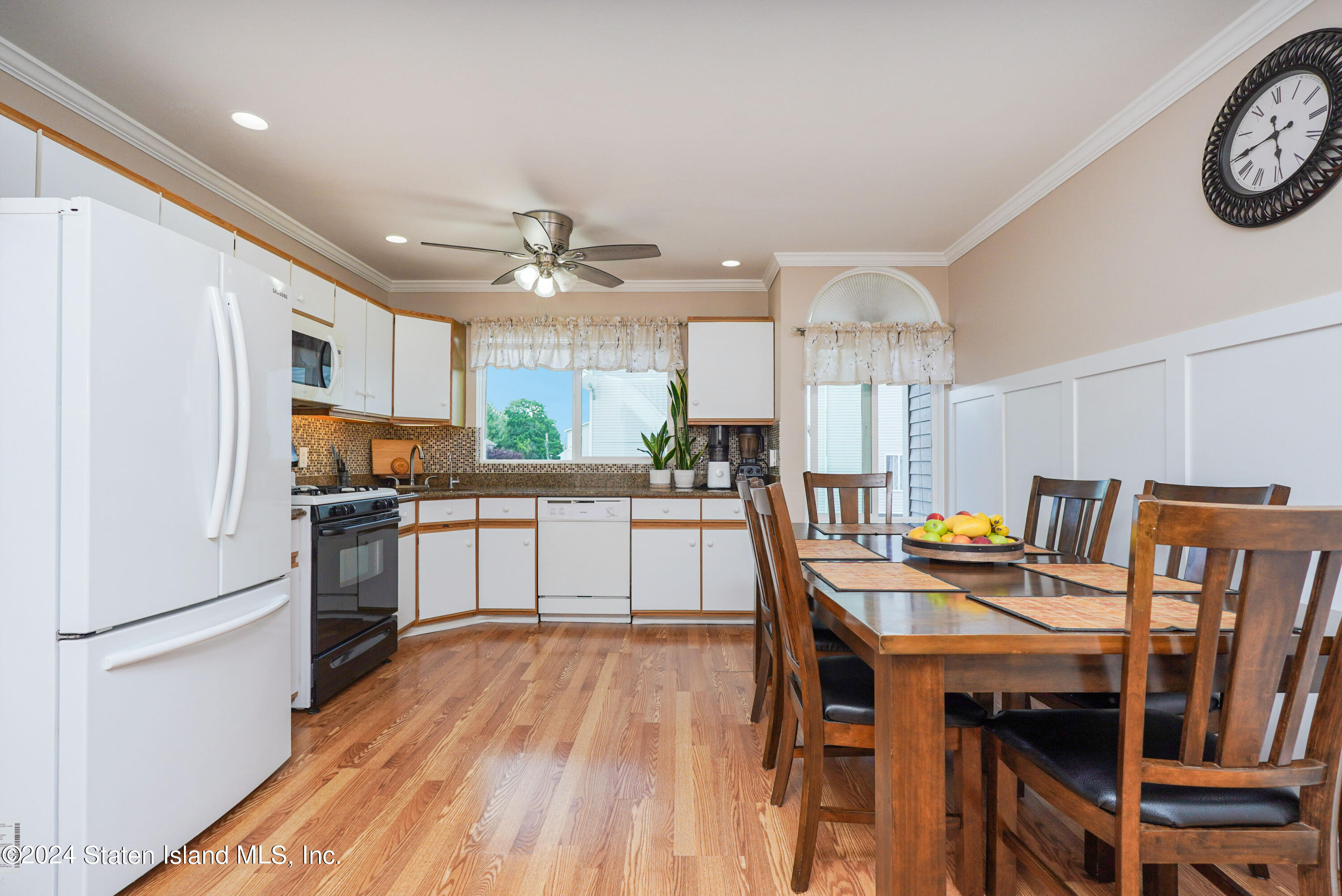 49 Simmons Loop Staten Island, NY 10314 - Photo 11 of 26 Photo May 31 2024, 5 41 10 AM