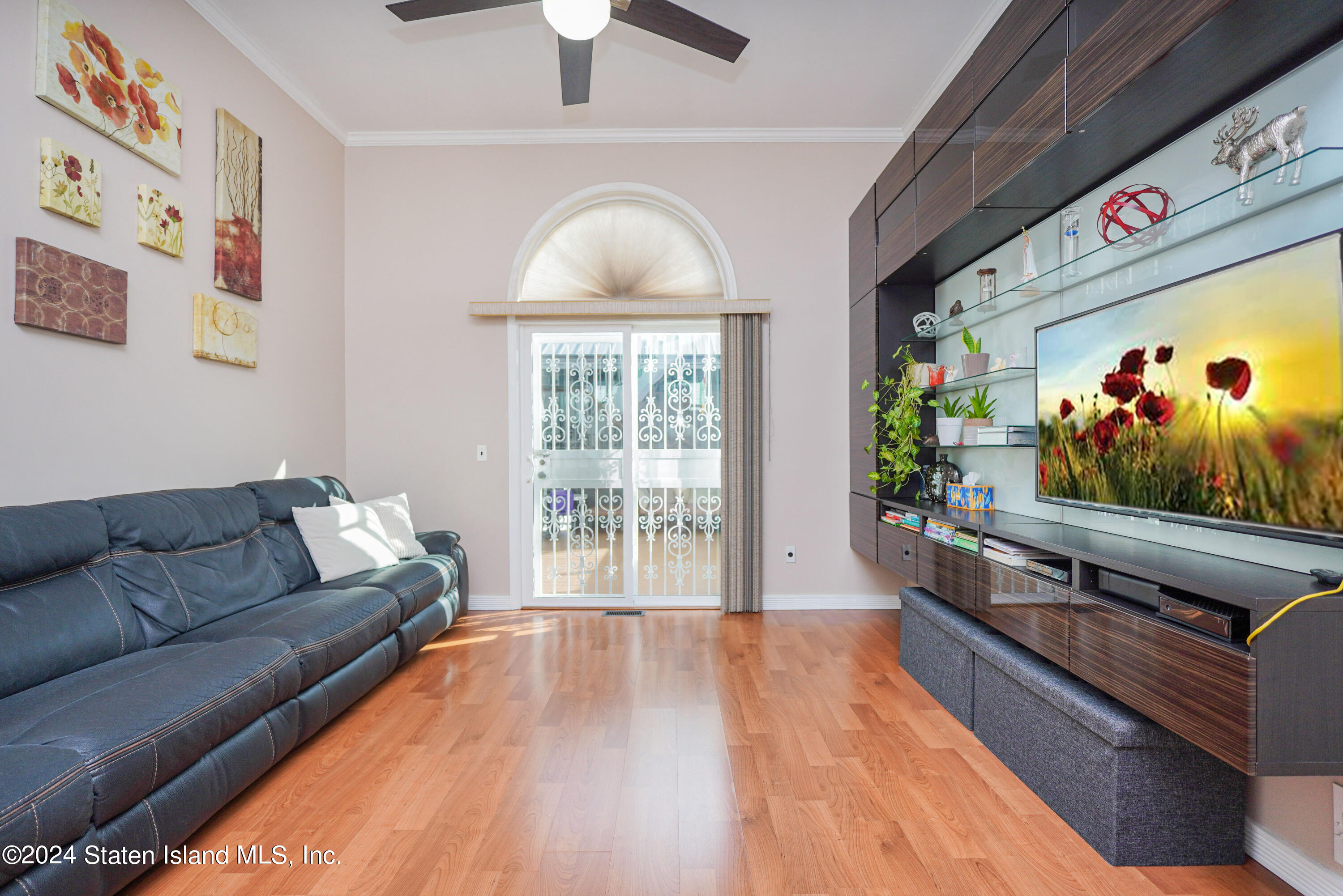 49 Simmons Loop Staten Island, NY 10314 - Photo 4 of 26 Photo May 31 2024, 5 35 57 AM