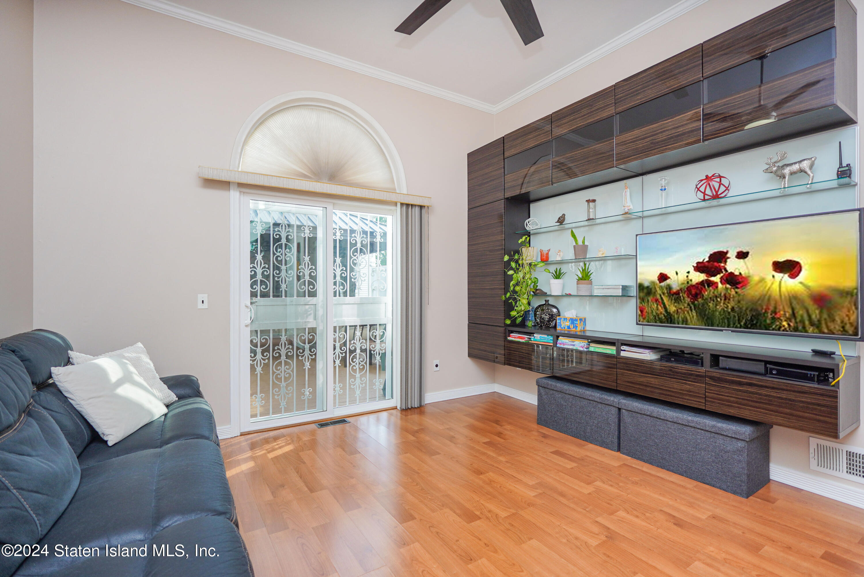 49 Simmons Loop Staten Island, NY 10314 - Photo 5 of 26 Photo May 31 2024, 5 36 06 AM