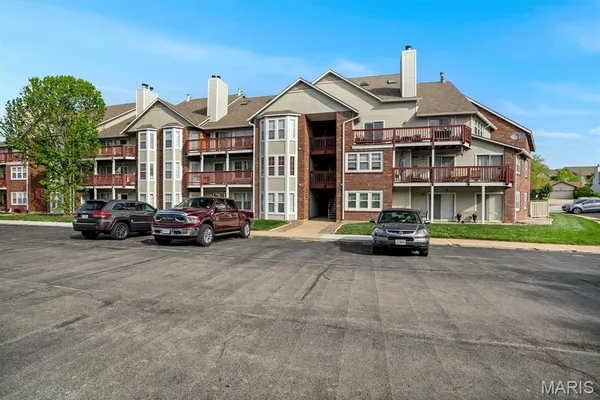 $185,000 | 338 Shirley Ridge Drive, Unit 338A, St. Charles, MO 63304