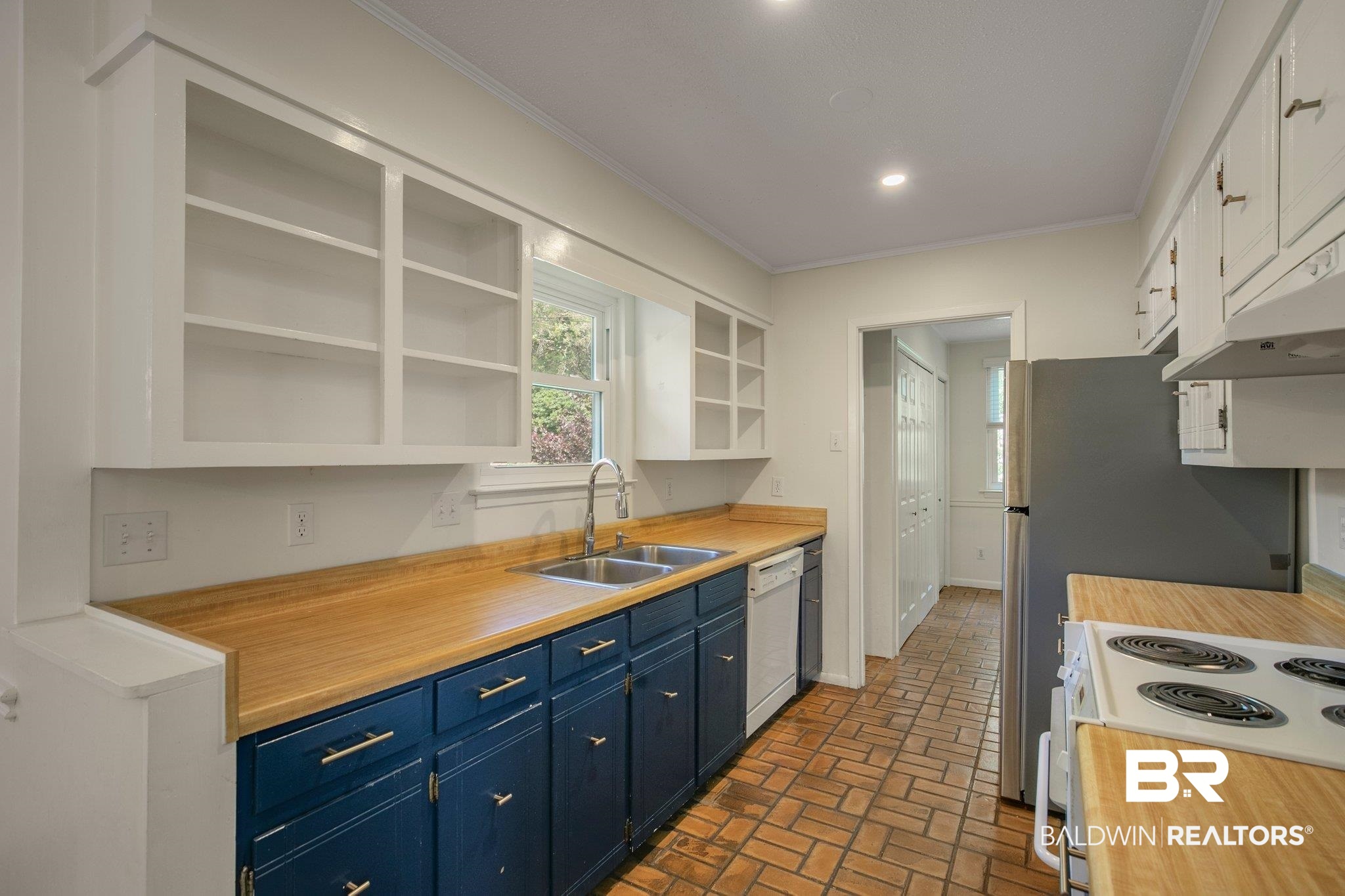 115 Ronforth Street Fairhope, AL 36532 - Photo 8 of 29 Kitchen