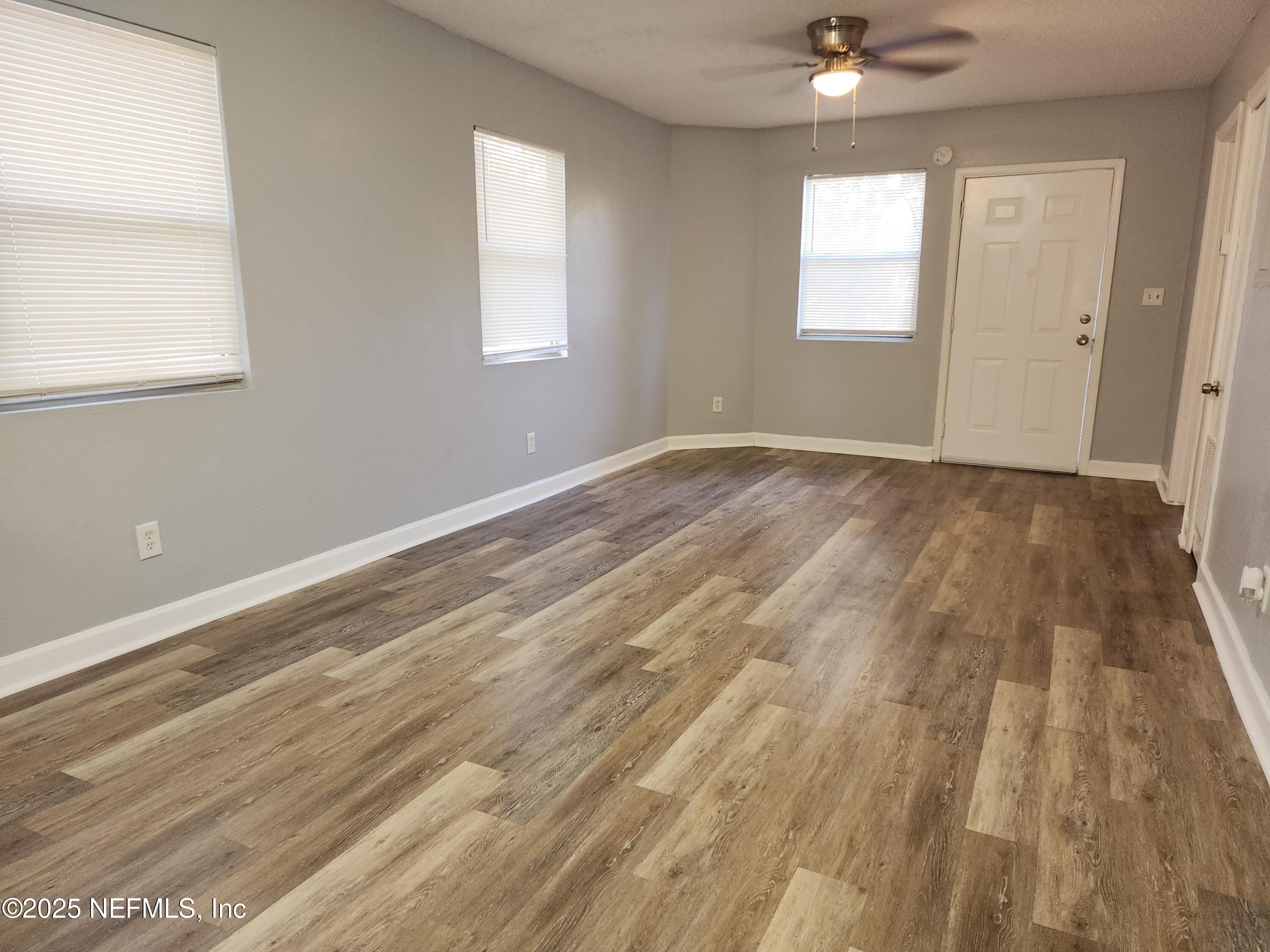 860 Westbrook Road Jacksonville, FL 32209 - Photo 3 of 13 Great Room
