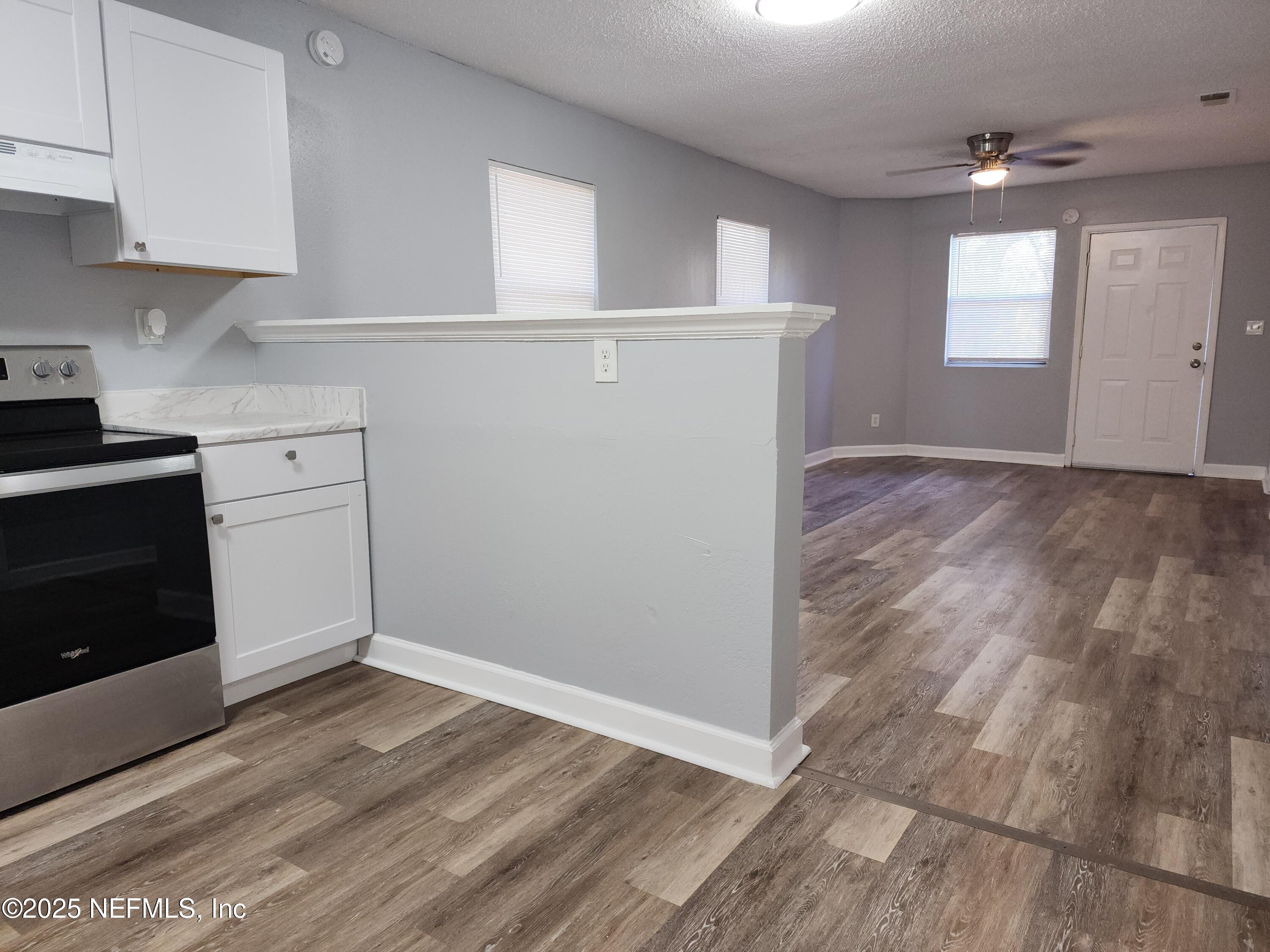 860 Westbrook Road Jacksonville, FL 32209 - Photo 5 of 13 Looking into the Kitchen