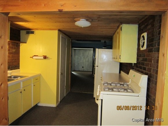 504 Wood Springfield, IL 62702 - Photo 2 of 5