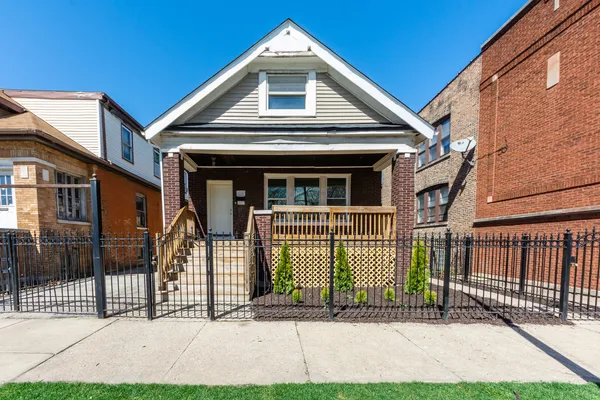 $2,500 | 56 West 76th Street, Chicago, IL 60620