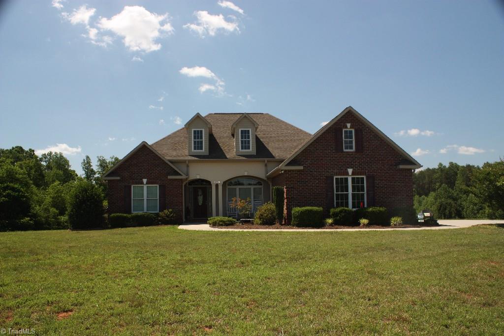 159 Riverchase Road Pinnacle, NC 27043 - Photo 2 of 29