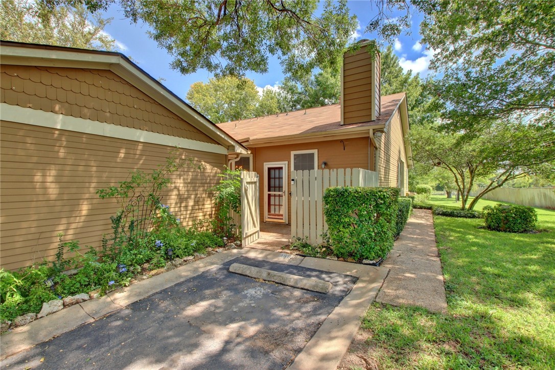 Cute and cuddly one story condo next to a premier green space area.