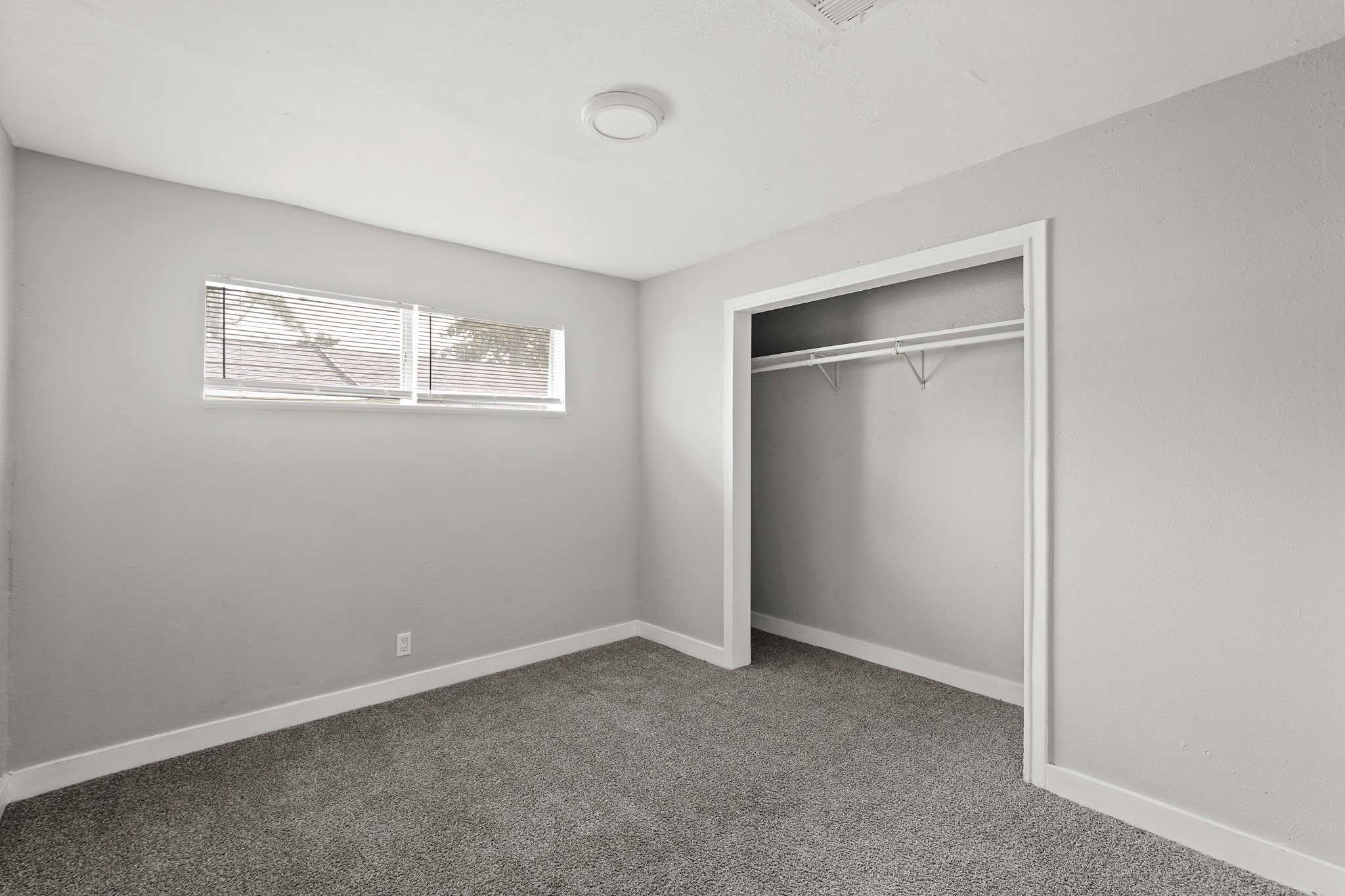 7815 Glass Street Houston, TX 77016 - Photo 4 of 14