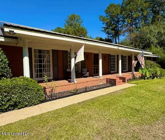$235,000 | 621 Magnolia Avenue Northwest, Magee, MS 39111