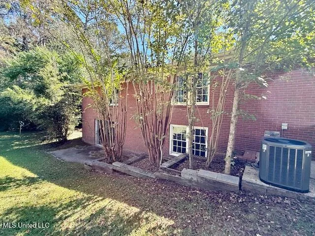 $235,000 | 621 Magnolia Avenue Northwest, Magee, MS 39111