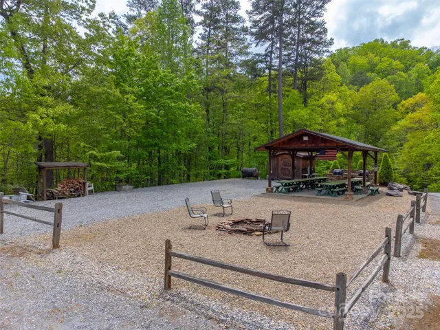 $1,395,000 | 414 Trails End Drive, Bryson City, NC 28713