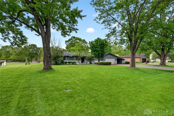 $299,900 | 2324 Ivy Crest Drive, Bellbrook, OH 45305