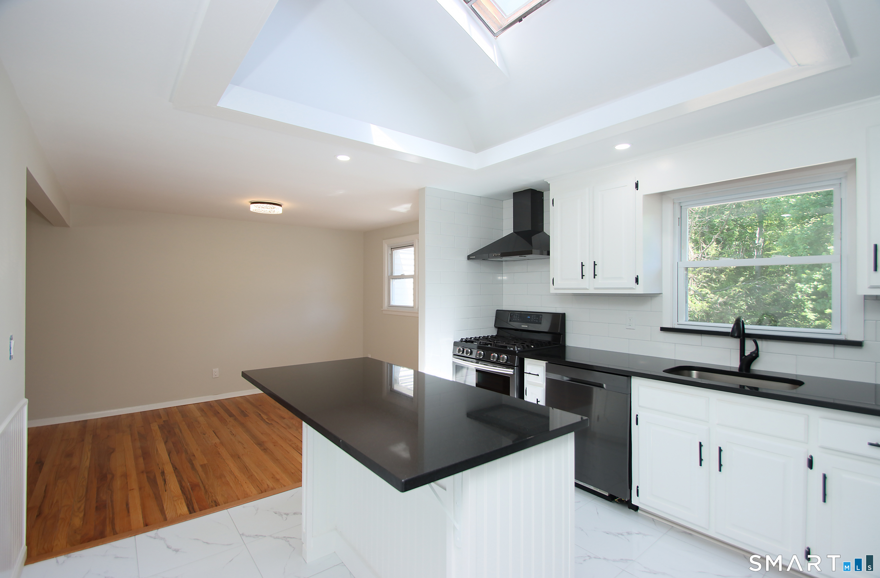 154 Hesse Road Hamden, CT 06517 - Photo 11 of 35