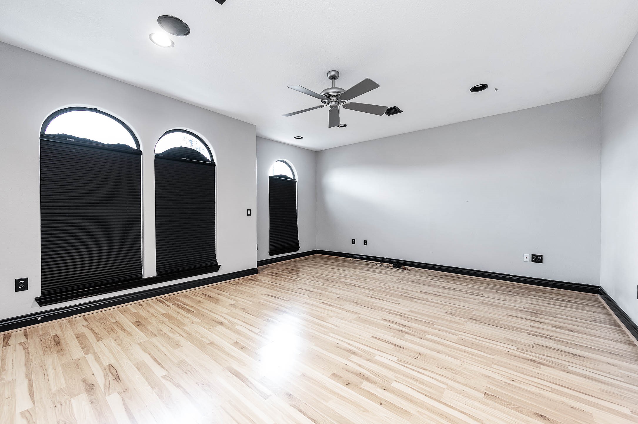 2503 Dallas Street Houston, TX 77003 - Photo 21 of 30 a view of empty room with windows