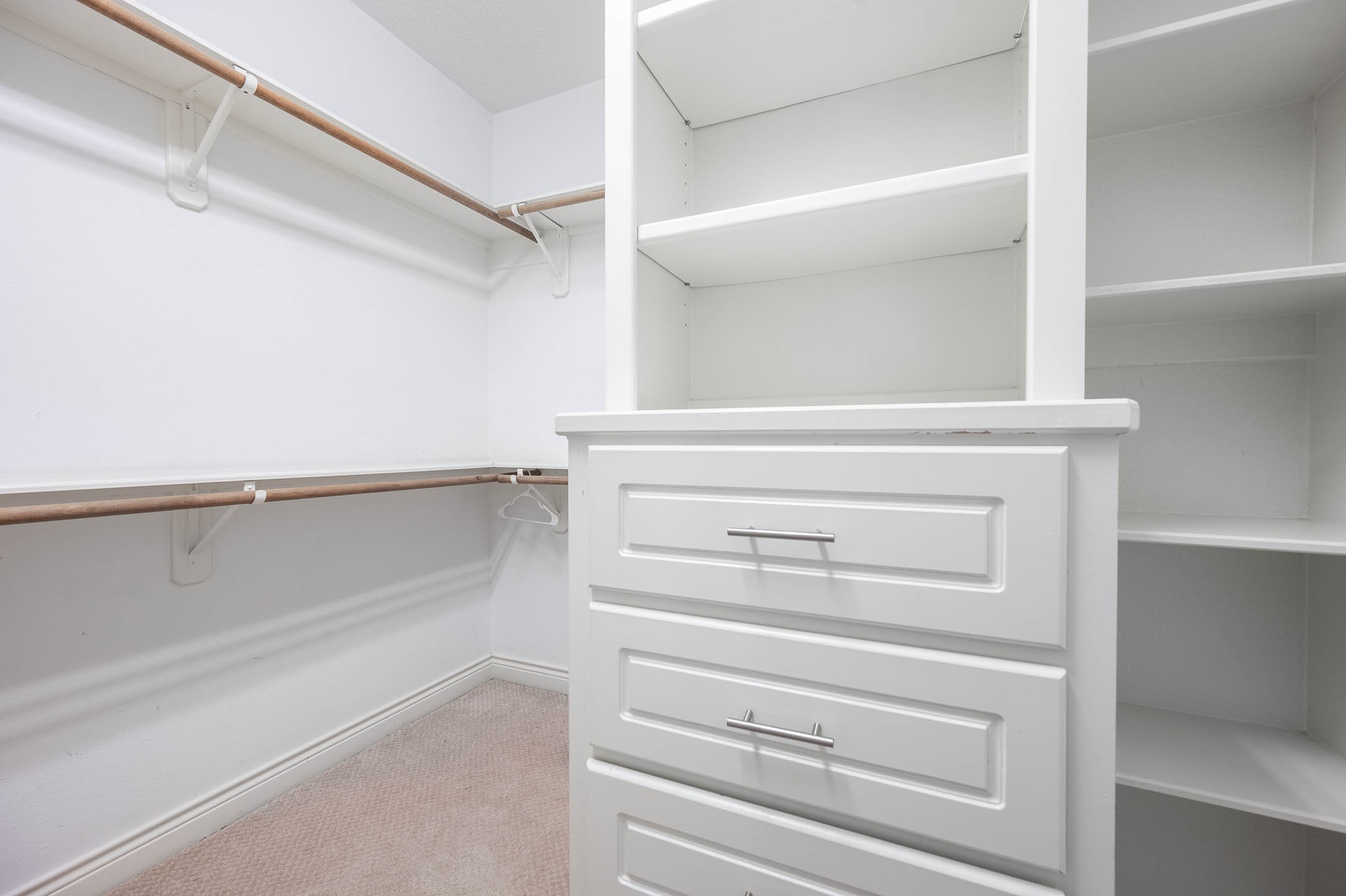 2503 Dallas Street Houston, TX 77003 - Photo 26 of 30 a view of walk in closet