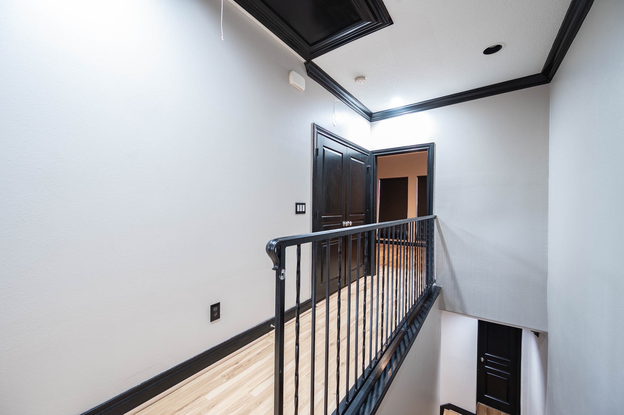 2503 Dallas Street Houston, TX 77003 - Photo 28 of 30 a view of a hallway with entryway